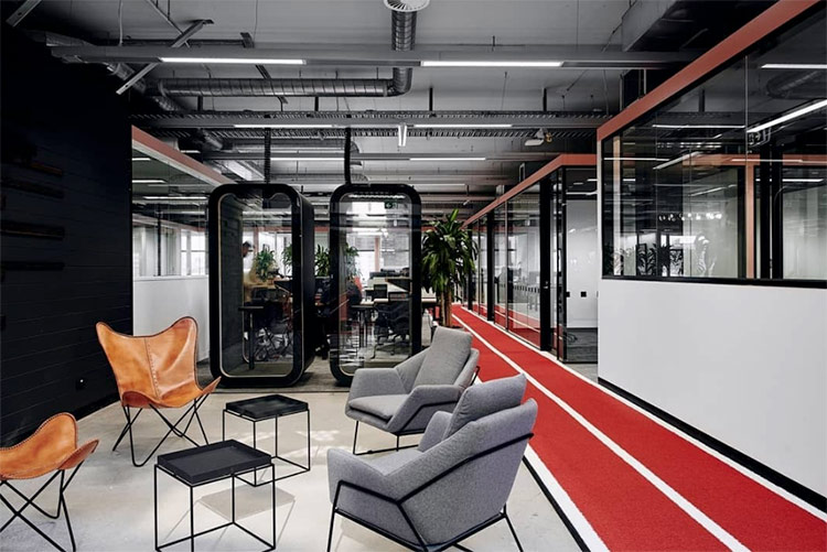 coworking chairs in creativecubes.co